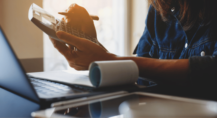 5 Armadilhas do Cheque Especial e Como Sair Dessa Dívida Cara Credtimes Consórcio Empréstimo Seguros Finanças Financiamento investimentos dinheiro