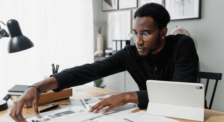 Cadastro Positivo Como Usá-lo a seu Favor para Conseguir Crédito Mais Barato Credtimes Consórcio Empréstimo Seguros Finanças Financiamento investimentos dinheiro