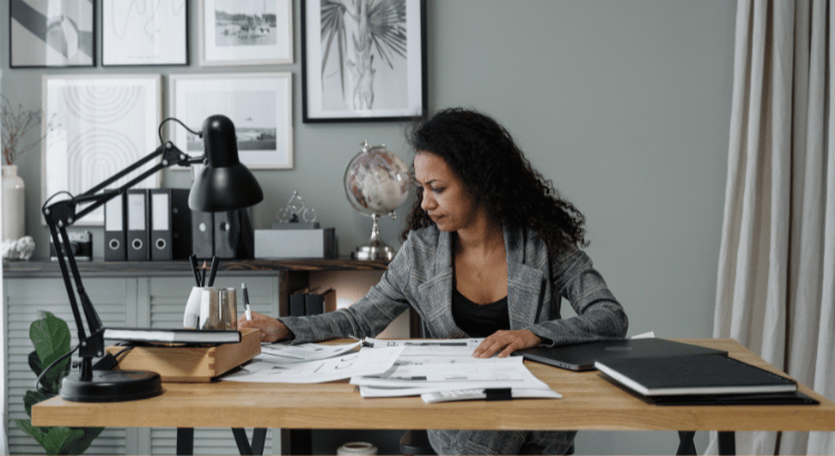 Renegociação de Dívidas O Passo a Passo para Limpar seu Nome no Serasa e SPC Credtimes Consórcio Empréstimo Seguros Finanças Financiamento investimentos dinheiro