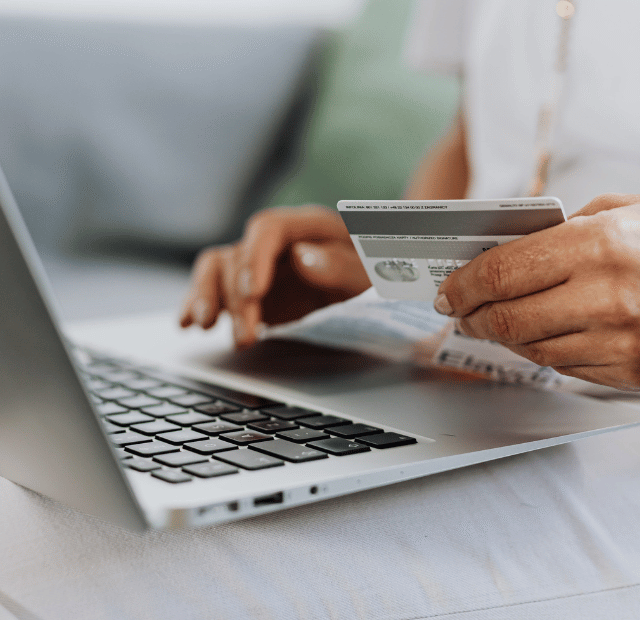 Juros de 436%, O perigo real do rotativo do cartão em 2026, Credtimes Consórcio Empréstimo Seguros Finanças Financiamento investimentos dinheiro Capa Web Stories